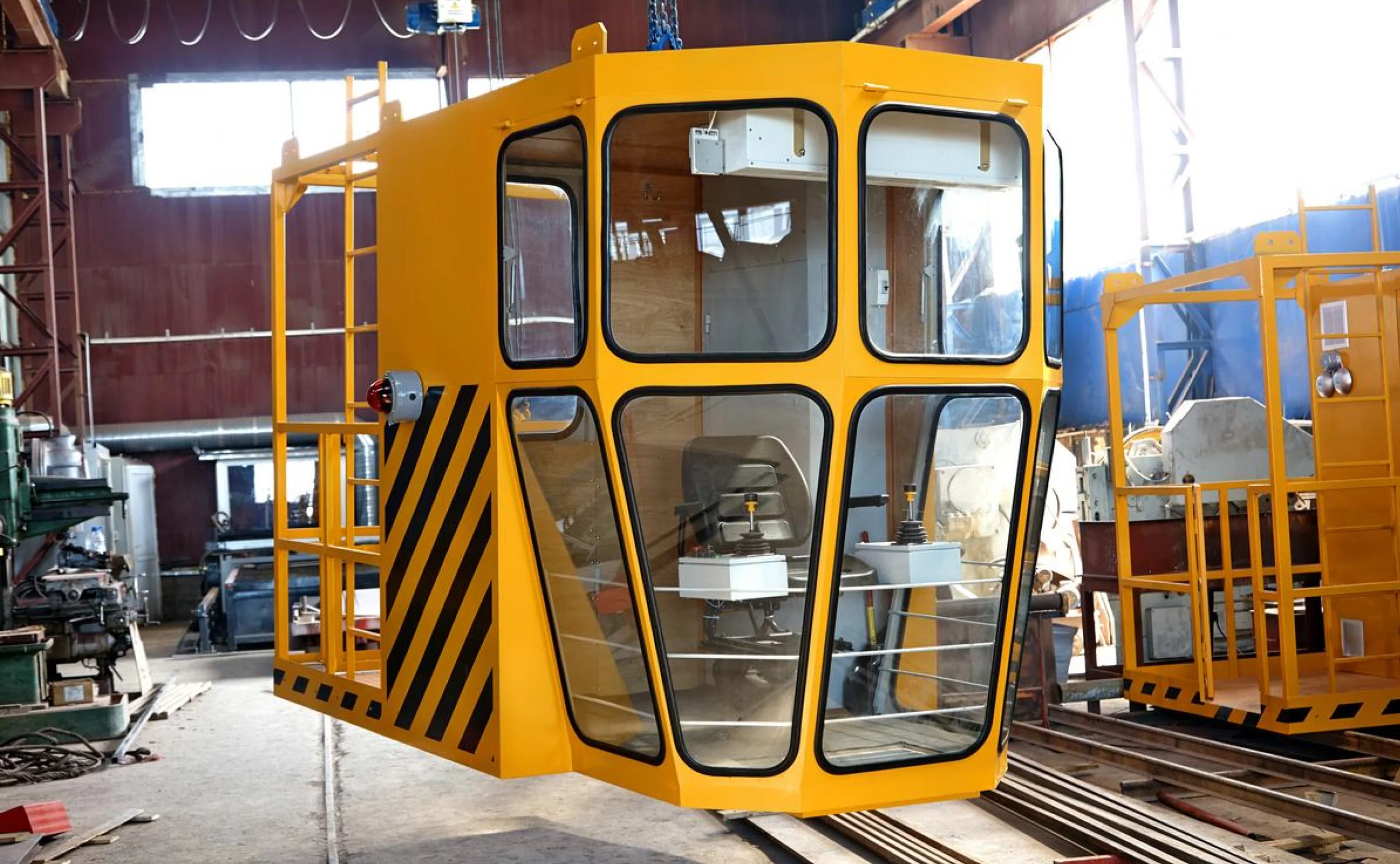 Фото 2 – Кабины крановые